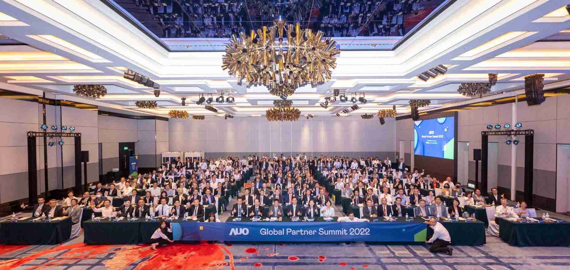 友達推動「安心、、、、創新、、、用心、、、同心、、、盡心」五星職旅，，，，為菲籍員工打造全方位照護，，首度贏得「人權實踐與發展領袖獎」殊榮