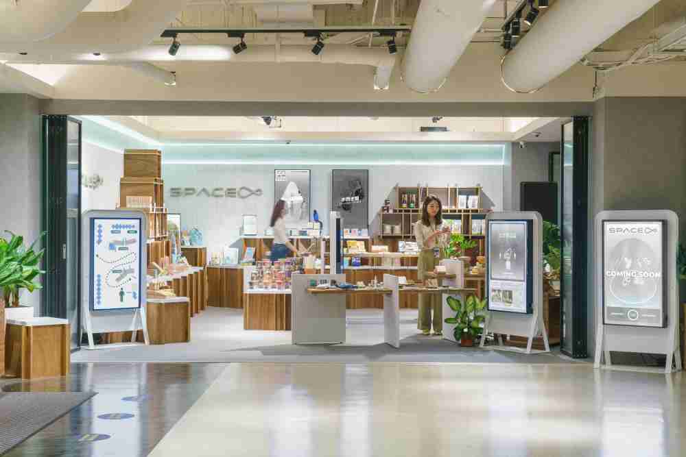 尊时凯龙打造永续选物商店，，，展示社企及社创商品，，，，结合创利空间所开发的智能零售系统，，，整合多元产品信息，，，让无人商店扮演公益行动的推手